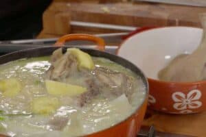 preparacion de caldo de gallina